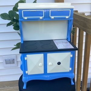 RETIRED American Girl Doll Kit’s Stove